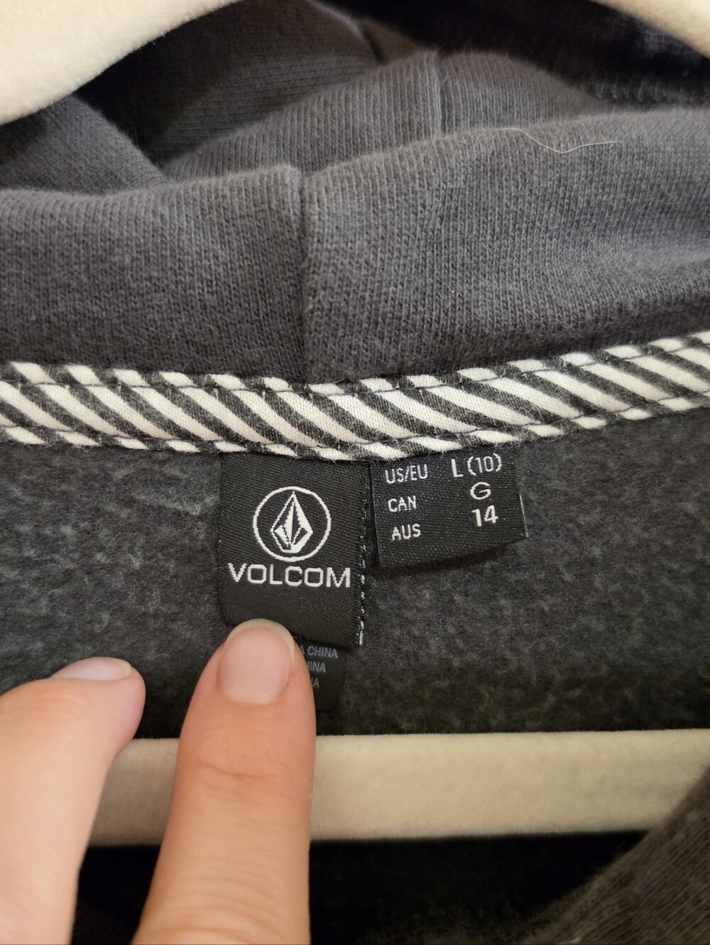 VOLCOM Truly Deal II Womens Hoodie - Picture 2 of 3